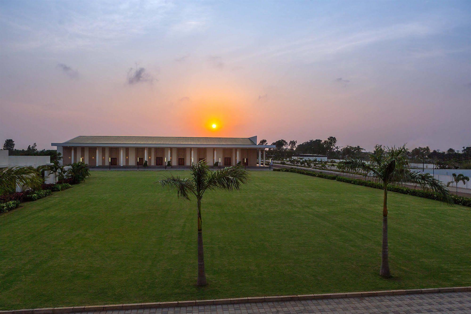 Confluence Banquets And Resort Mahábalipuram Kültér fotó